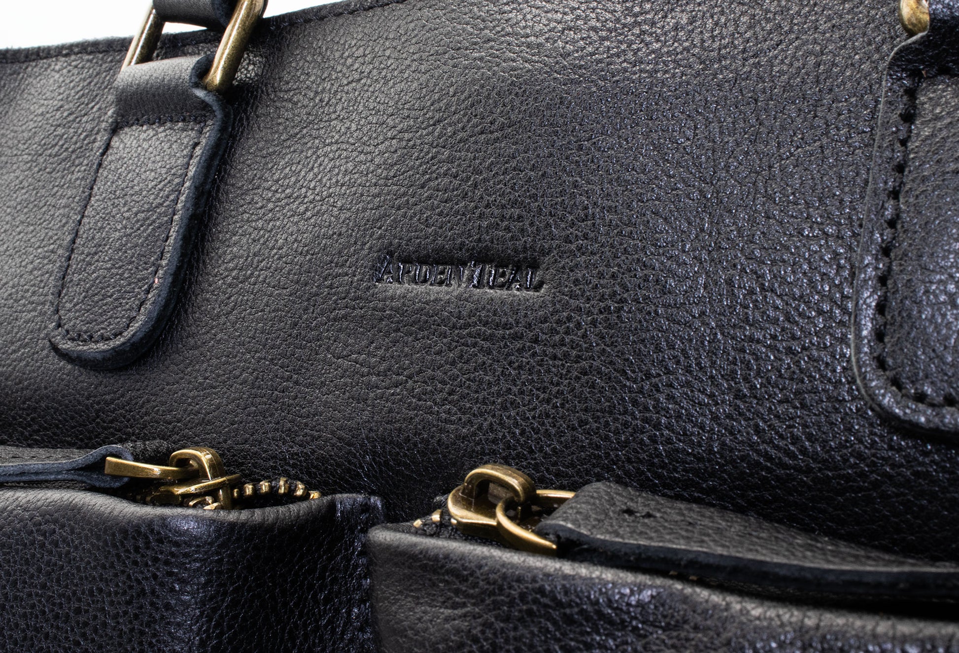 Piedras Black Leather Messenger Bag