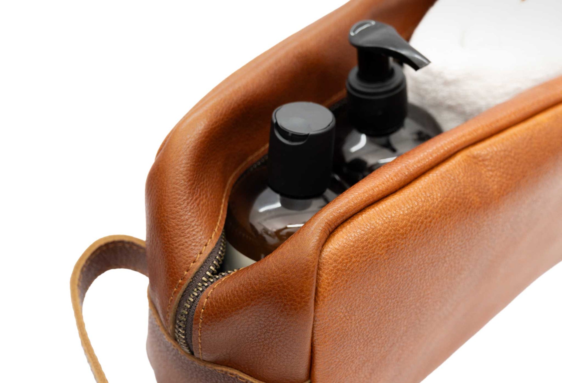 Raquira Chestnut Leather Toiletry Bag