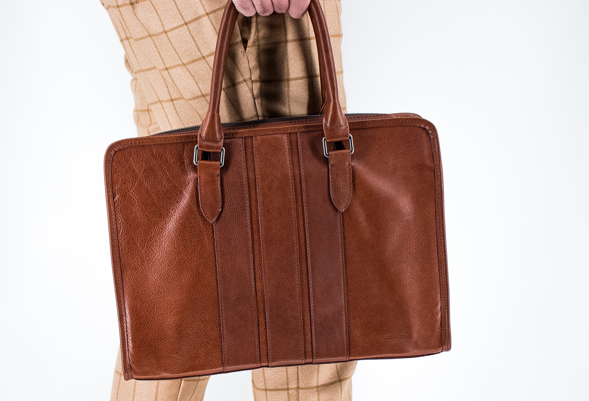 Envigado Chestnut Leather Compact Messenger Bag