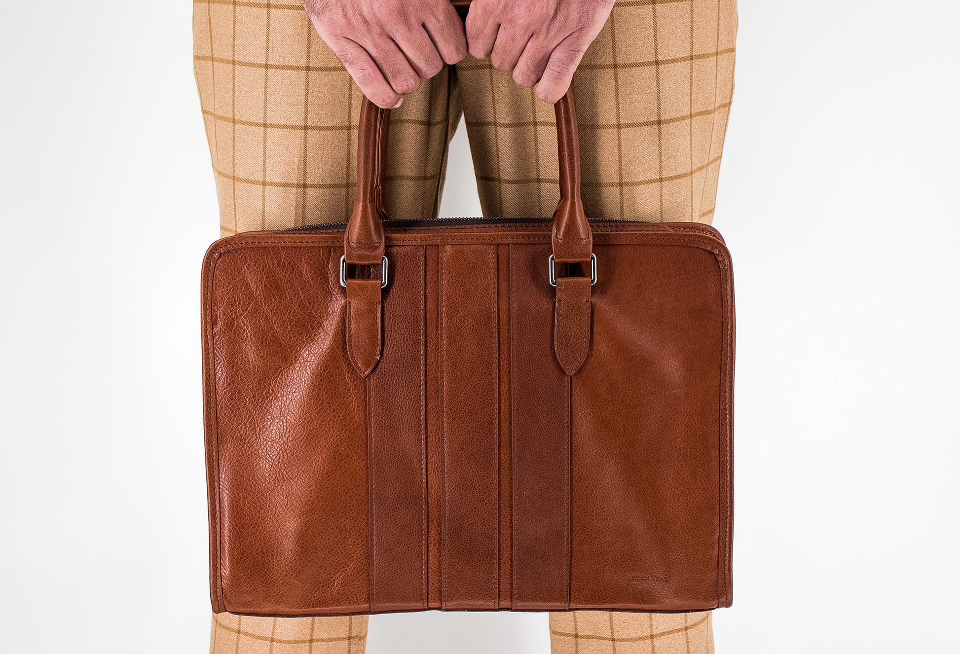 Envigado Chestnut Leather Compact Messenger Bag