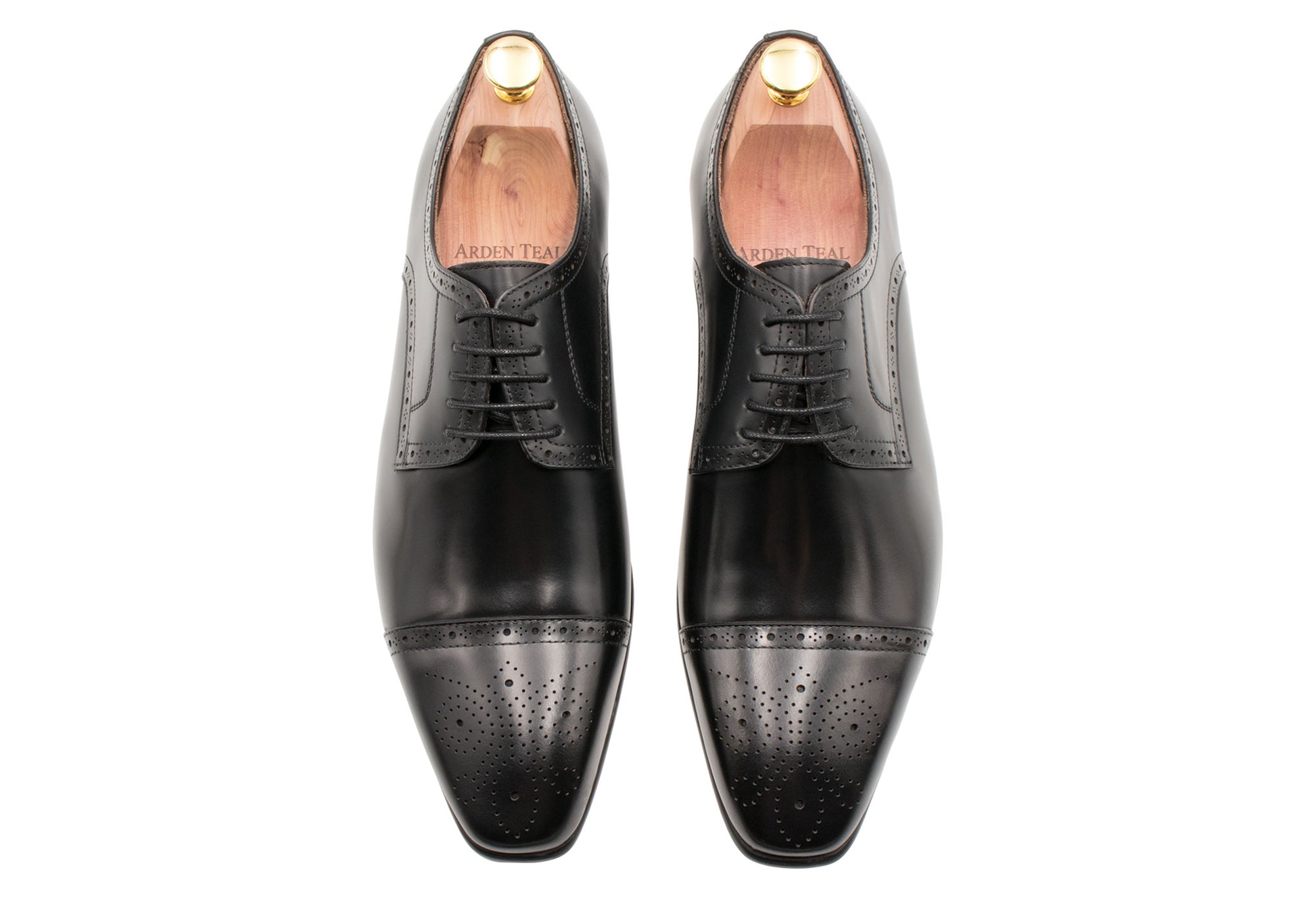 Olivos Medallion Black Derby Leather Shoes